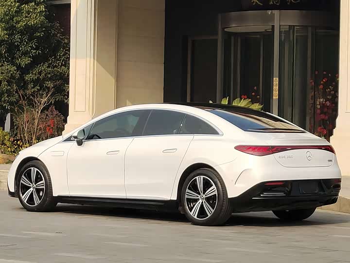 Фото 8 - Mercedes-Benz EQE