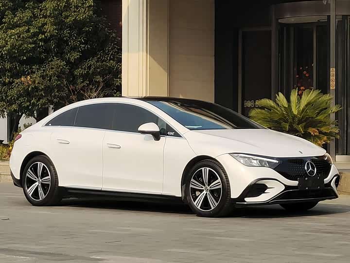 Фото 9 - Mercedes-Benz EQE