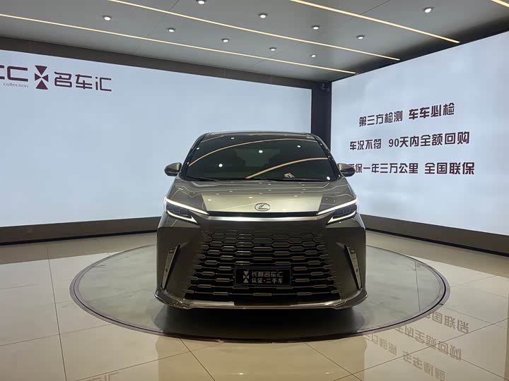 Фото 2 - Lexus LM