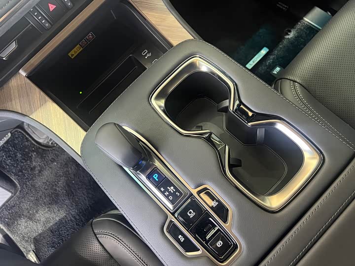 Фото 23 - Lexus LM