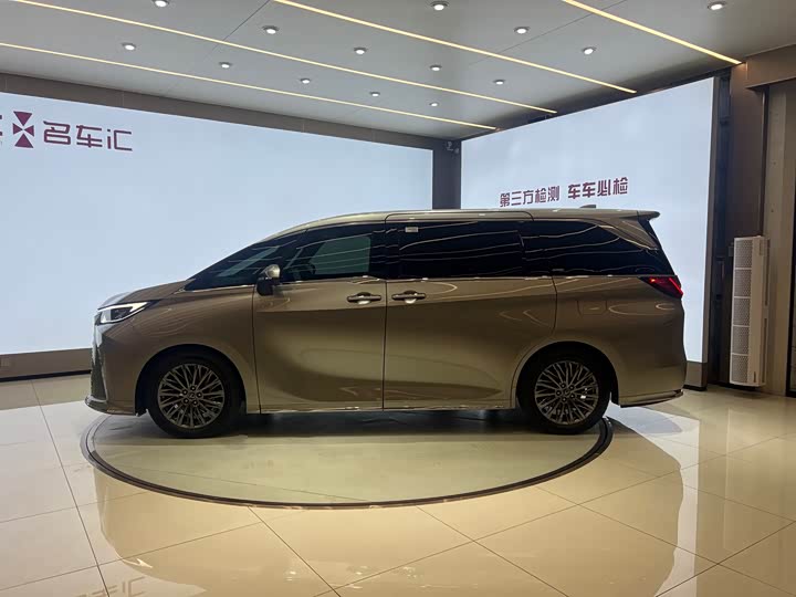 Фото 4 - Lexus LM