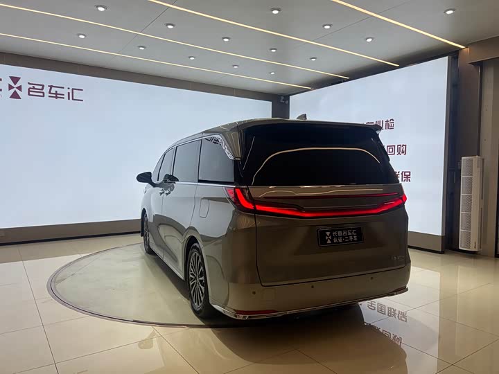 Фото 5 - Lexus LM