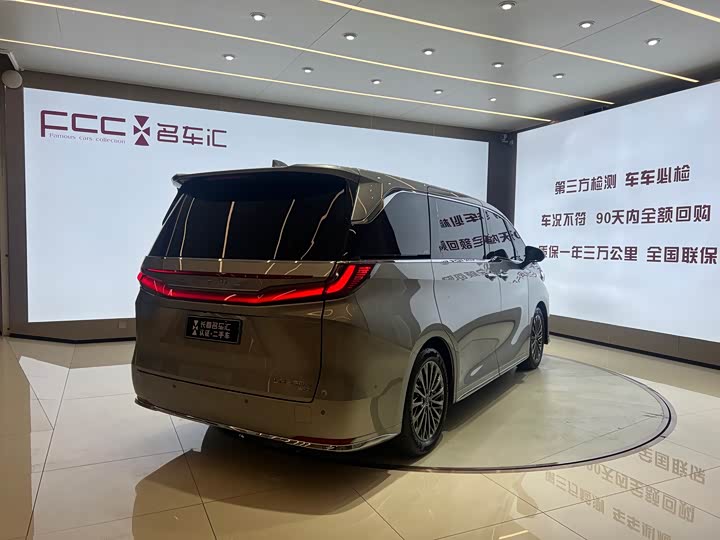 Фото 7 - Lexus LM