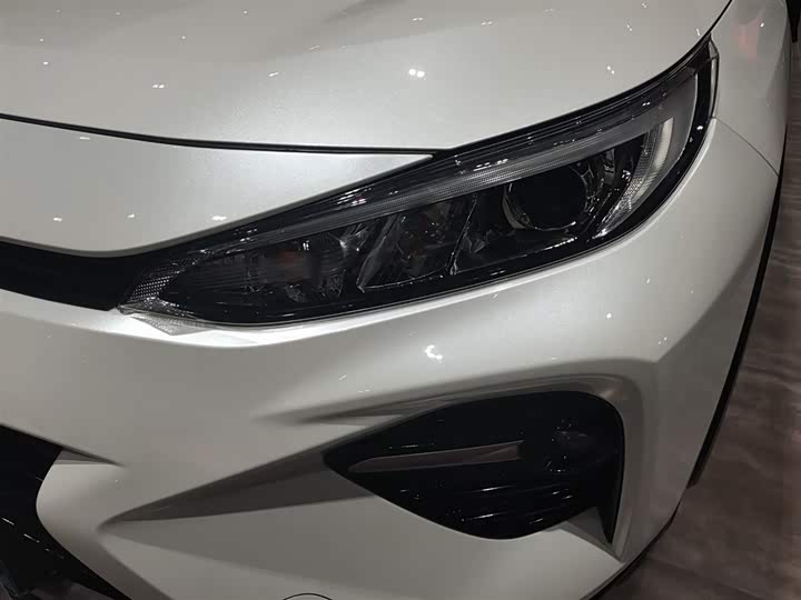 Фото 15 - Toyota Wildlander