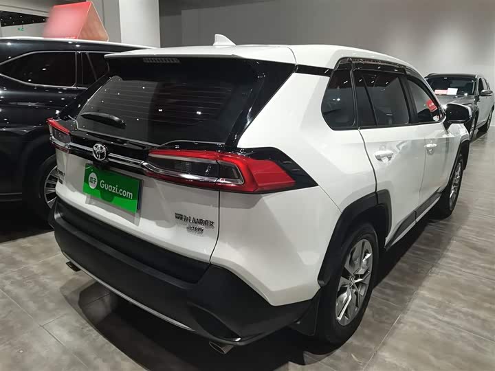 Фото 23 - Toyota Wildlander