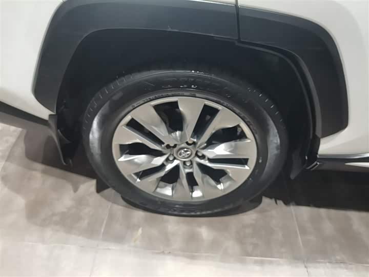 Фото 26 - Toyota Wildlander