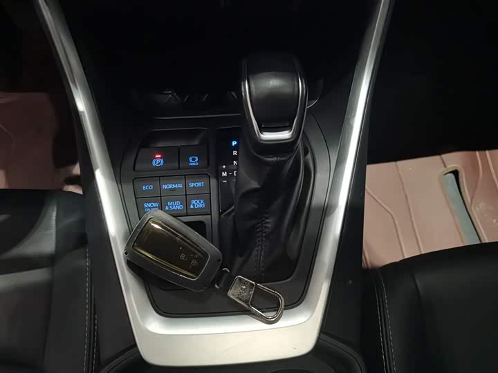 Фото 6 - Toyota Wildlander