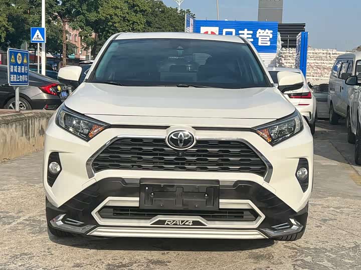 Фото 2 - Toyota RAV4