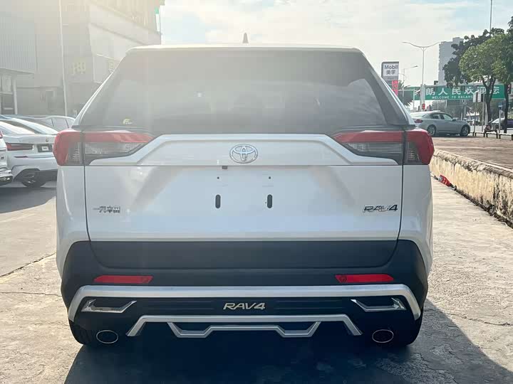 Фото 3 - Toyota RAV4