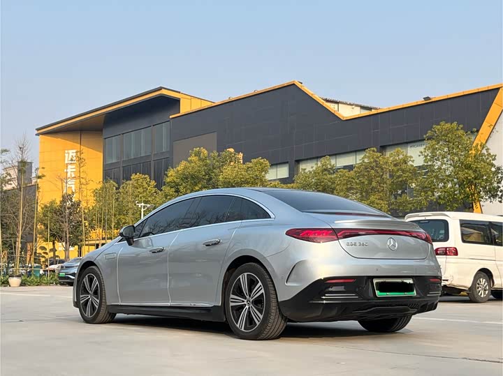 Фото 15 - Mercedes-Benz EQE