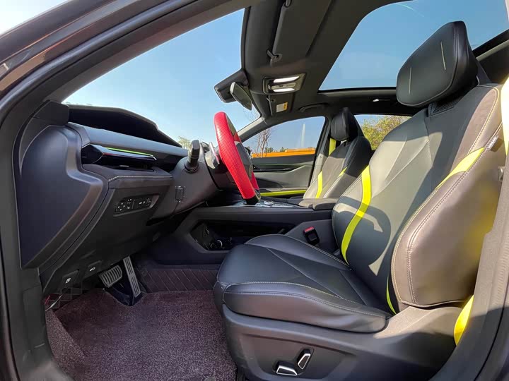 Фото 4 - Changan UNI-V