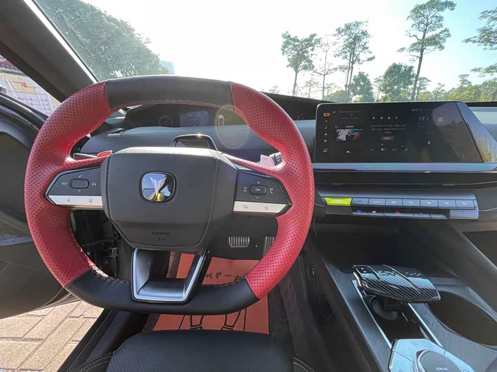 Фото 7 - Changan UNI-V