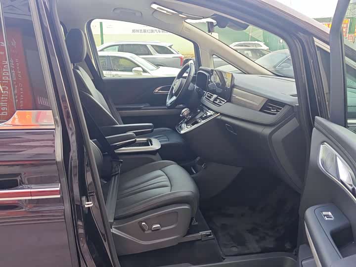 Фото 10 - Hongqi HQ9 Hybrid