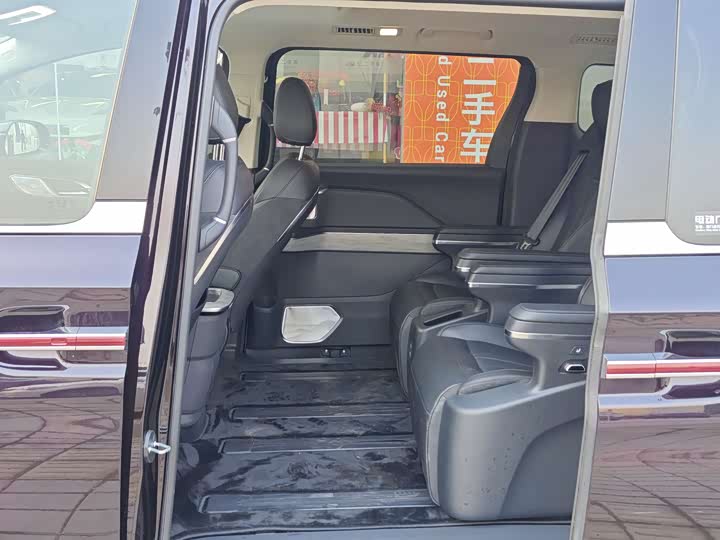 Фото 13 - Hongqi HQ9 Hybrid