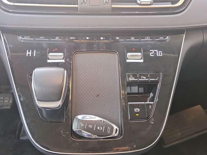 Фото 16 - Hongqi HQ9 Hybrid