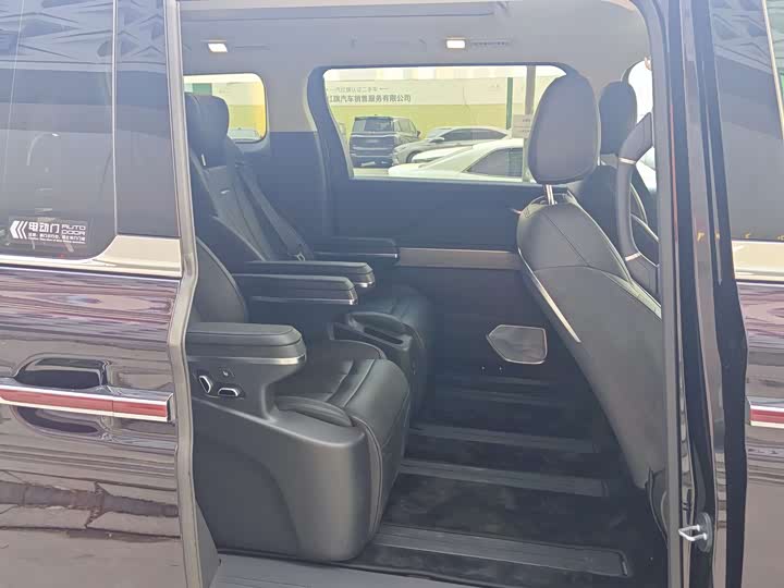 Фото 9 - Hongqi HQ9 Hybrid