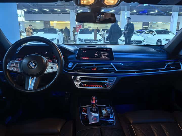 Фото 14 - BMW 7 Series