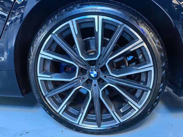 Фото 16 - BMW 7 Series