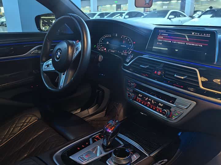 Фото 18 - BMW 7 Series