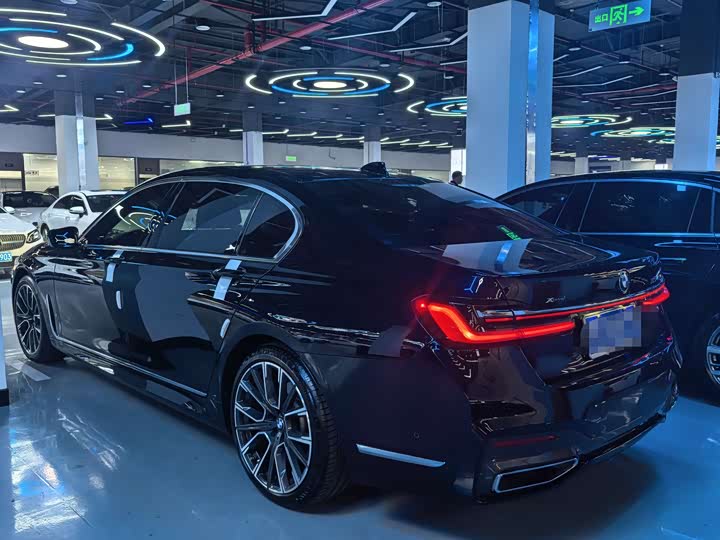 Фото 20 - BMW 7 Series