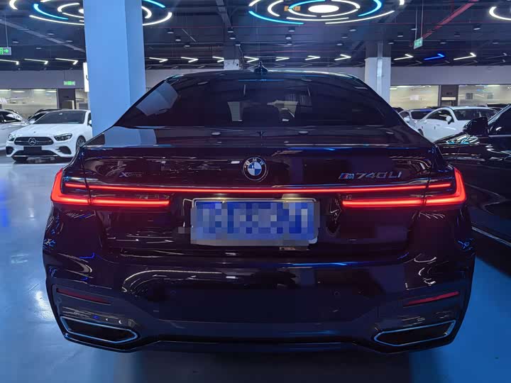 Фото 21 - BMW 7 Series