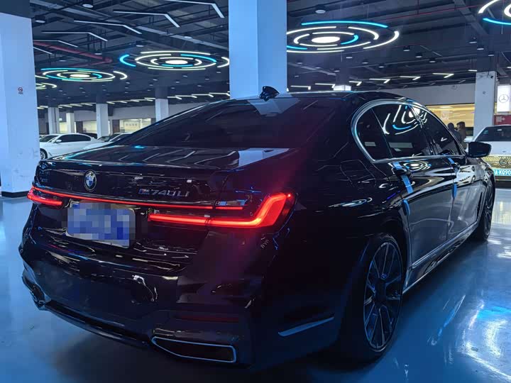 Фото 22 - BMW 7 Series