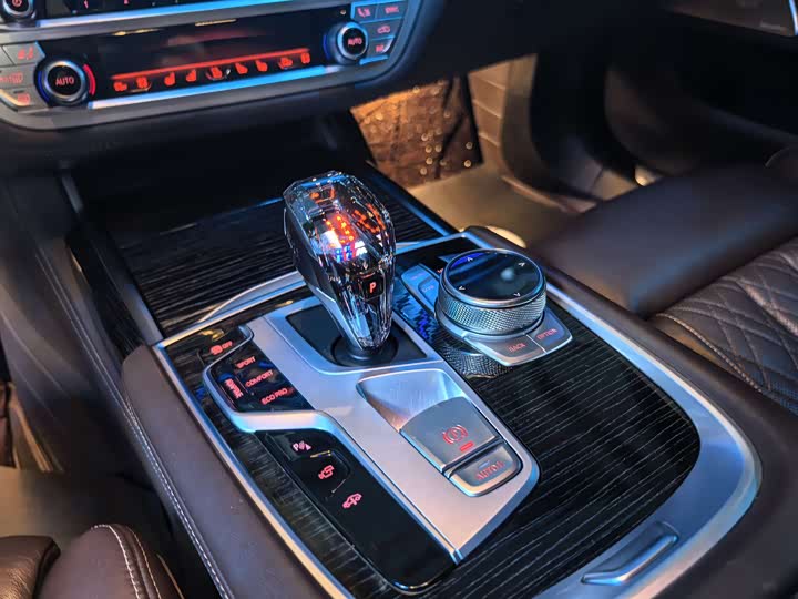 Фото 8 - BMW 7 Series