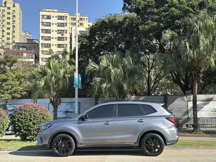 Фото 3 - Roewe RX5 Hybrid