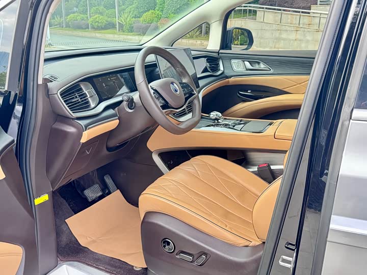 Фото 7 - Denza D9