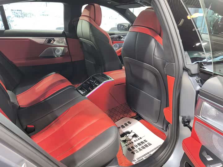 Фото 16 - BMW 8 Series