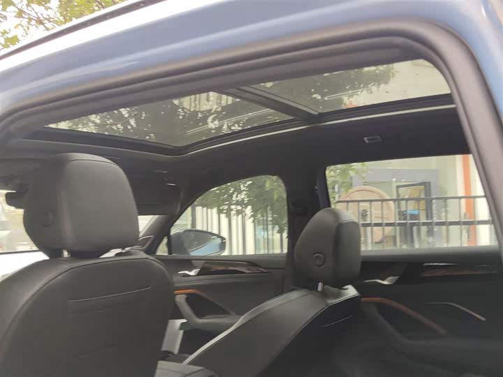 Фото 18 - Volkswagen Tiguan L Pro