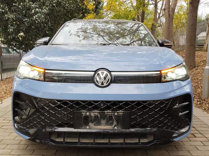 Фото 3 - Volkswagen Tiguan L Pro