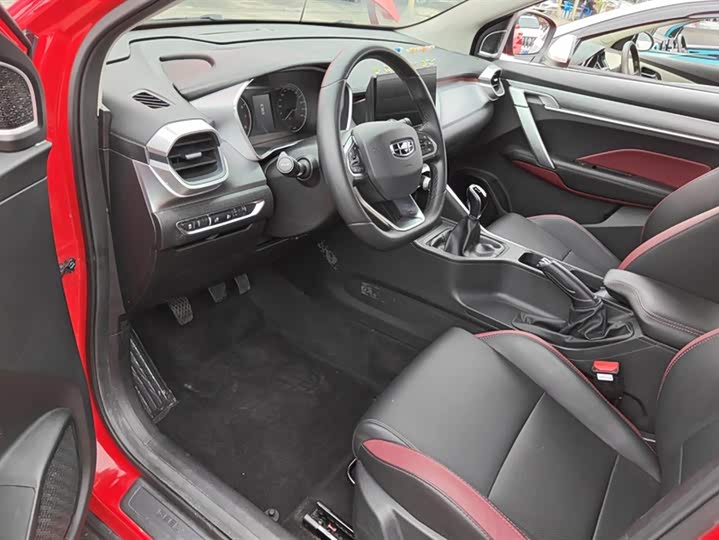 Фото 9 - Geely Coolray