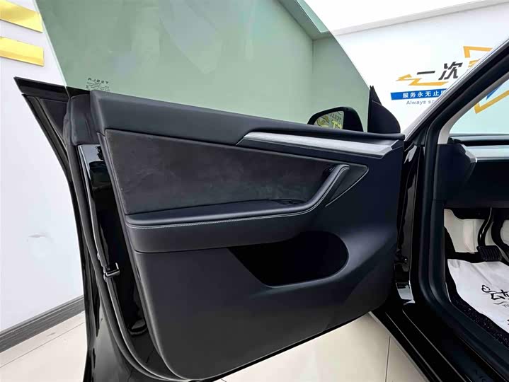 Фото 13 - Tesla Model Y