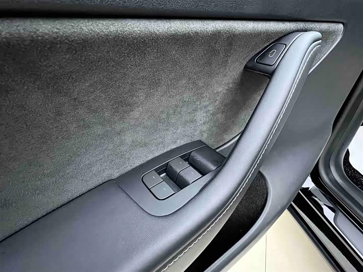 Фото 14 - Tesla Model Y