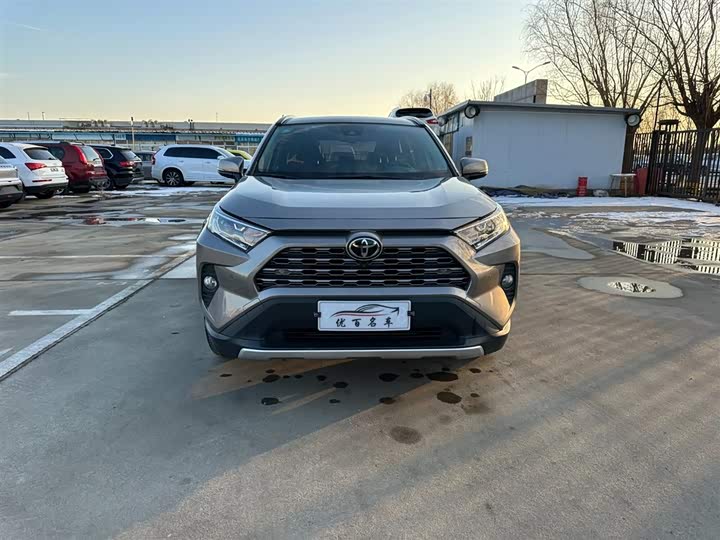 Фото 16 - Toyota RAV4