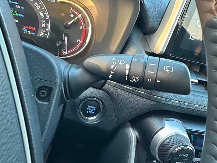 Фото 26 - Toyota RAV4