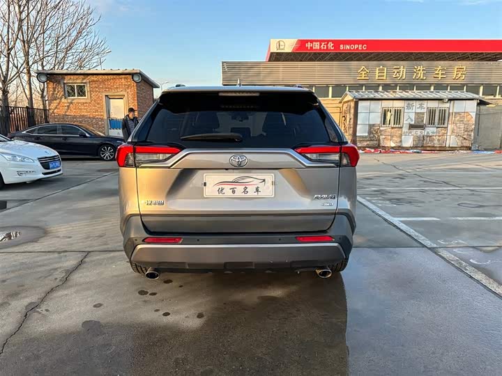 Фото 5 - Toyota RAV4