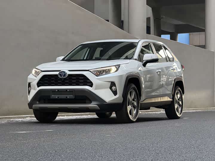 Фото 1 - Toyota RAV4