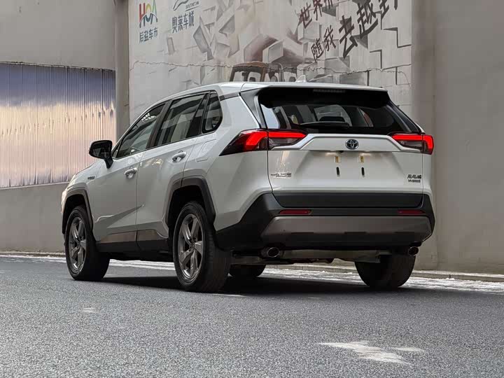 Фото 3 - Toyota RAV4