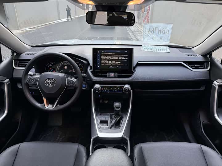 Фото 8 - Toyota RAV4