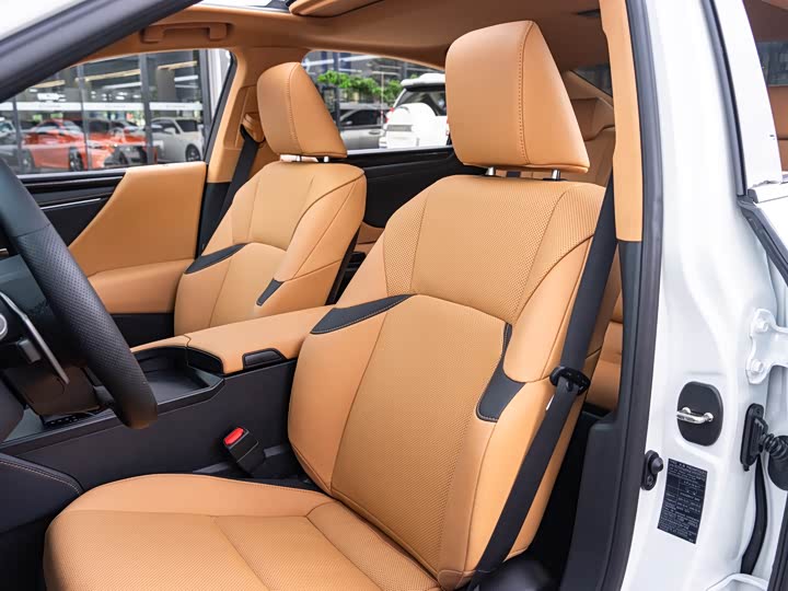 Фото 11 - Lexus ES