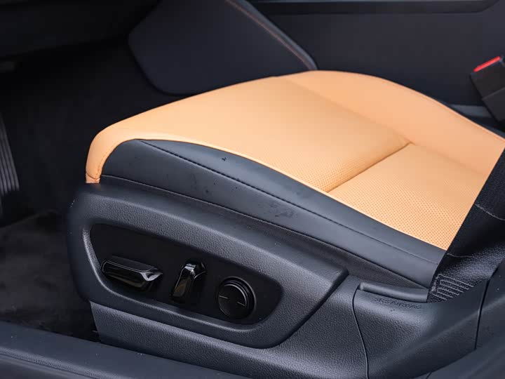 Фото 18 - Lexus ES