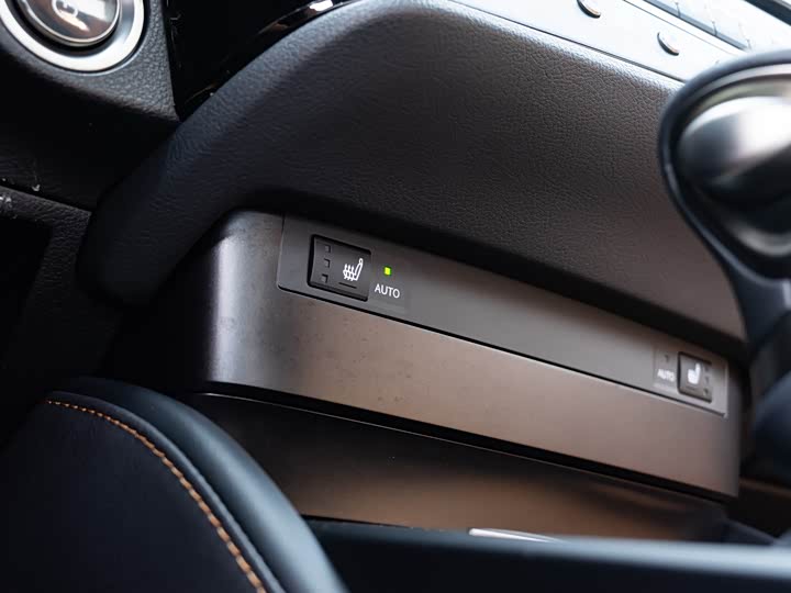 Фото 19 - Lexus ES