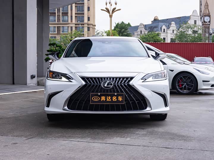 Фото 2 - Lexus ES