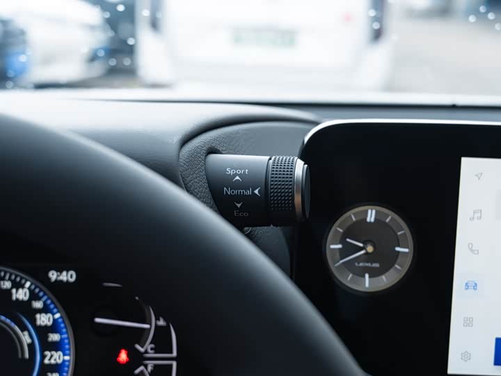 Фото 20 - Lexus ES