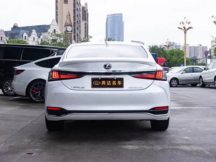 Фото 5 - Lexus ES