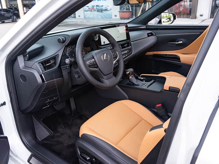 Фото 9 - Lexus ES