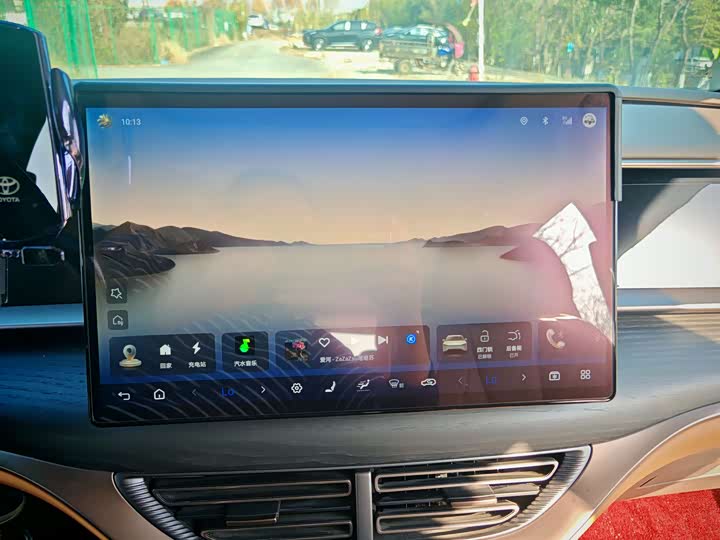 Фото 19 - Denza D9