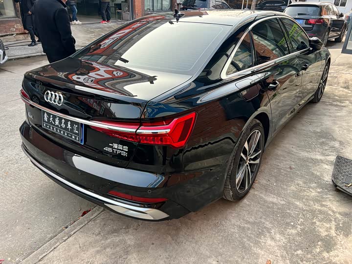 Фото 10 - Audi A6L